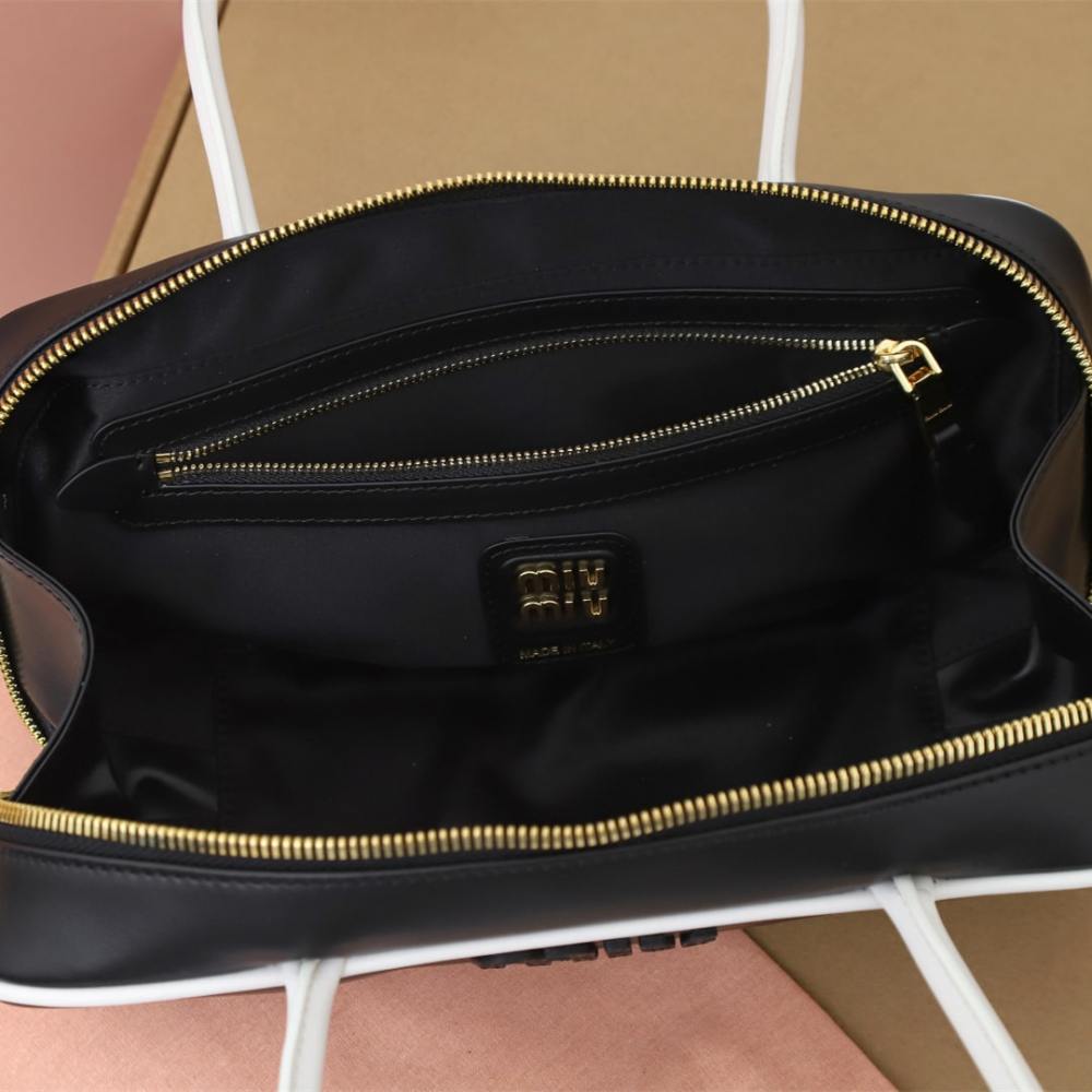 高仿miumiu*Beau系列5BB173小牛皮手袋黑白色小號免檢版