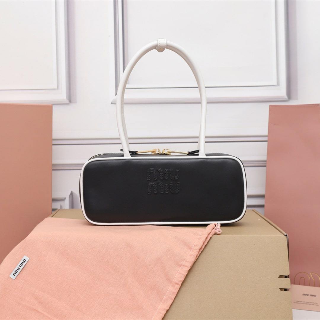 高仿miumiu*Beau系列5BB173小牛皮手袋黑白色小號免檢版
