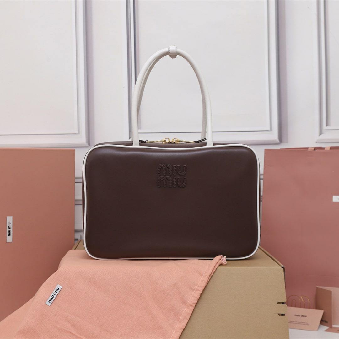 高仿miumiu*Beau系列5BB172小牛皮手袋石楠木白色大號免檢版
