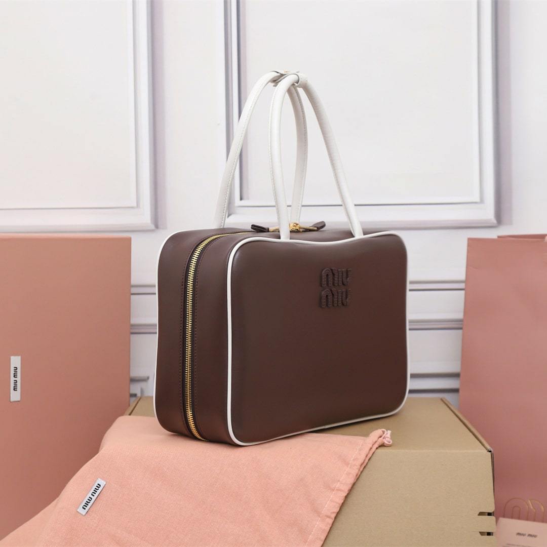 高仿miumiu*Beau系列5BB172小牛皮手袋石楠木白色大號免檢版