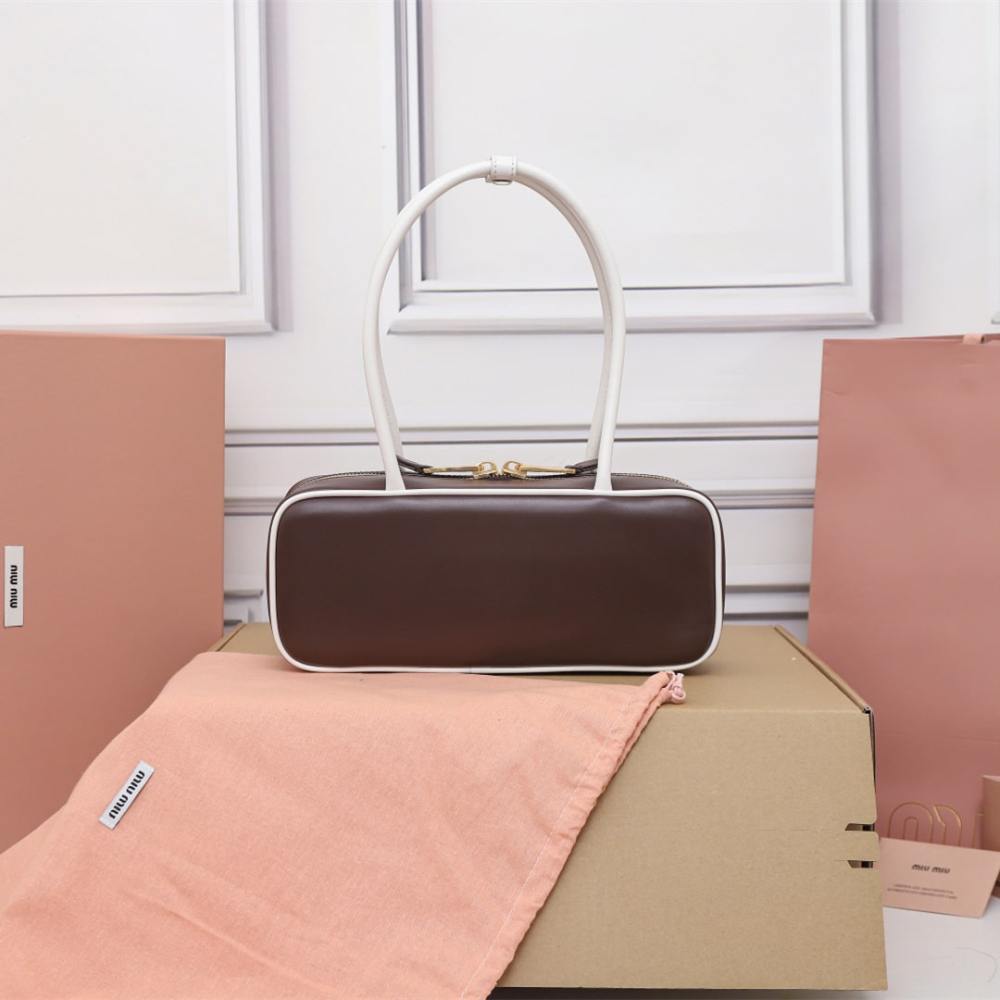 高仿miumiu*Beau系列5BB173小牛皮手袋石楠木白色小號免檢版