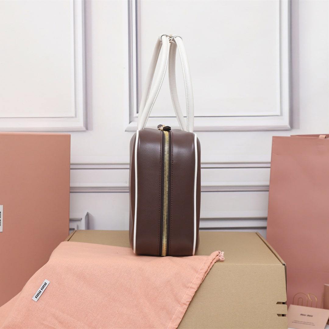 高仿miumiu*Beau系列5BB172小牛皮手袋石楠木白色大號免檢版