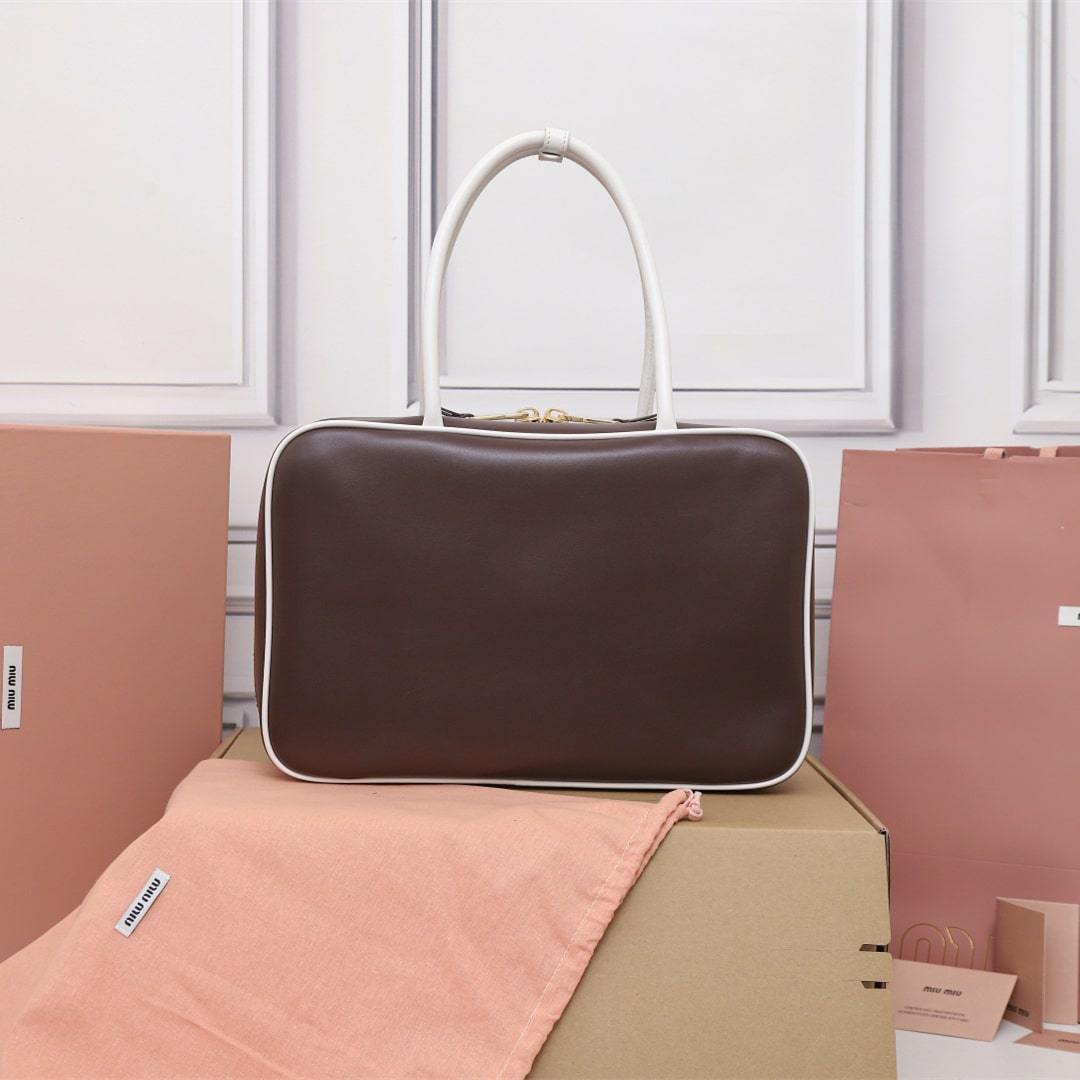 高仿miumiu*Beau系列5BB172小牛皮手袋石楠木白色大號免檢版