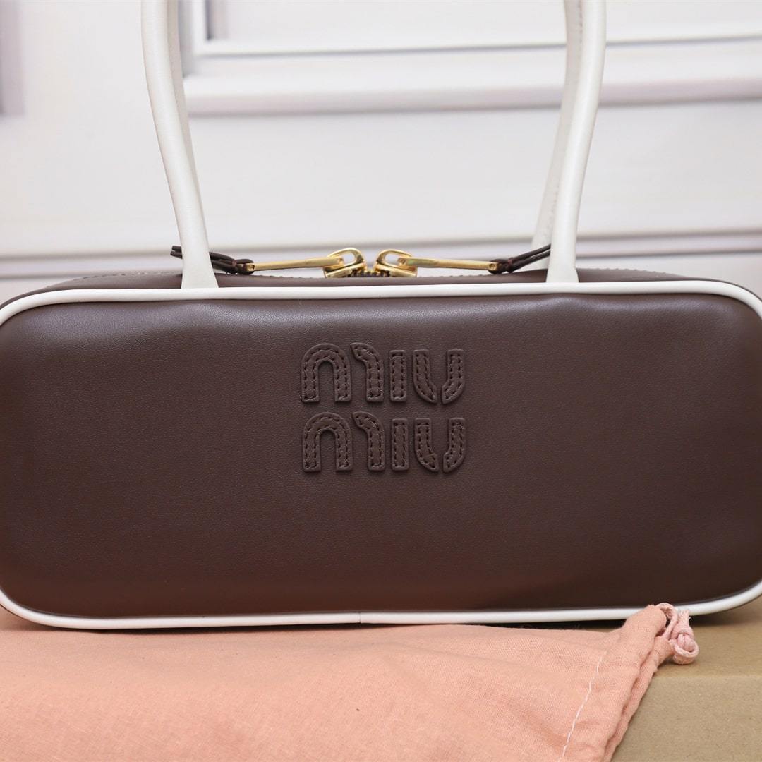 高仿miumiu*Beau系列5BB173小牛皮手袋石楠木白色小號免檢版