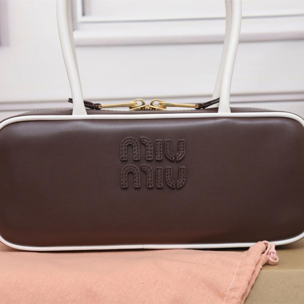 高仿miumiu*Beau系列5BB173小牛皮手袋石楠木白色小號免檢版