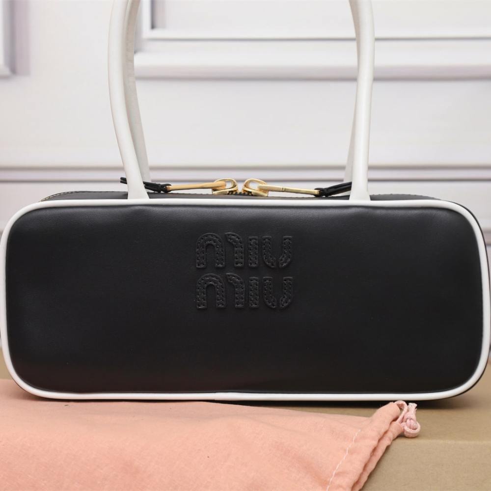 高仿miumiu*Beau系列5BB173小牛皮手袋黑白色小號免檢版