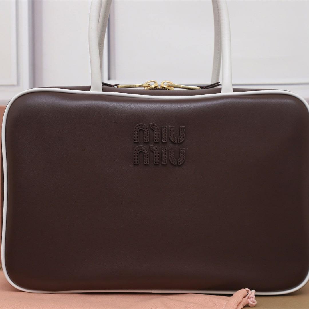 高仿miumiu*Beau系列5BB172小牛皮手袋石楠木白色大號免檢版