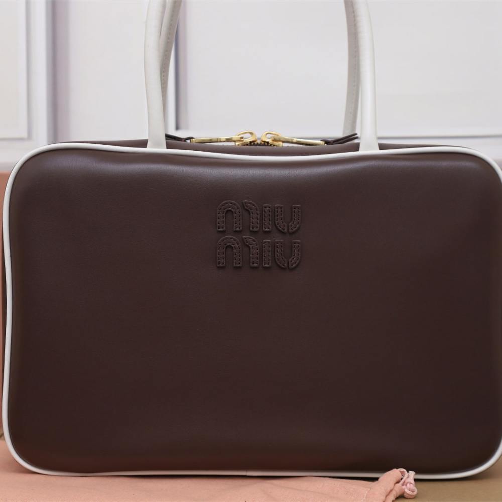 高仿miumiu*Beau系列5BB172小牛皮手袋石楠木白色大號免檢版