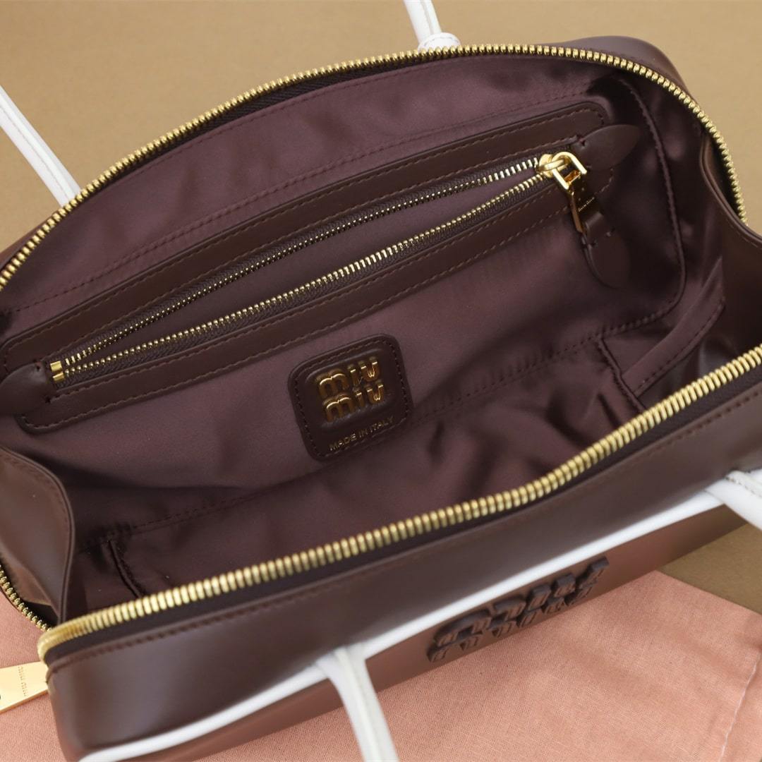 高仿miumiu*Beau系列5BB173小牛皮手袋石楠木白色小號免檢版
