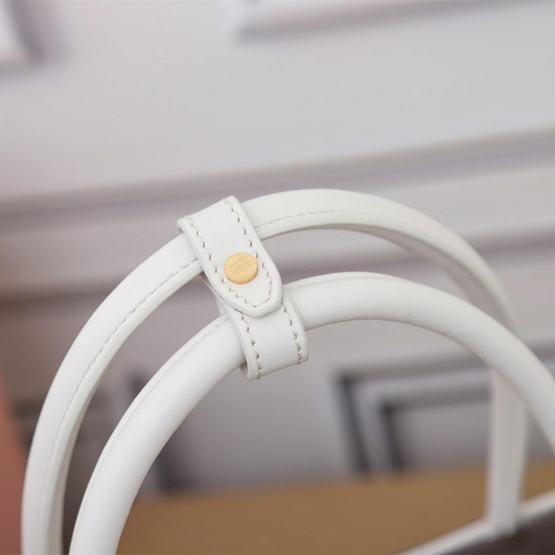高仿miumiu*Beau系列5BB172小牛皮手袋石楠木白色大號免檢版