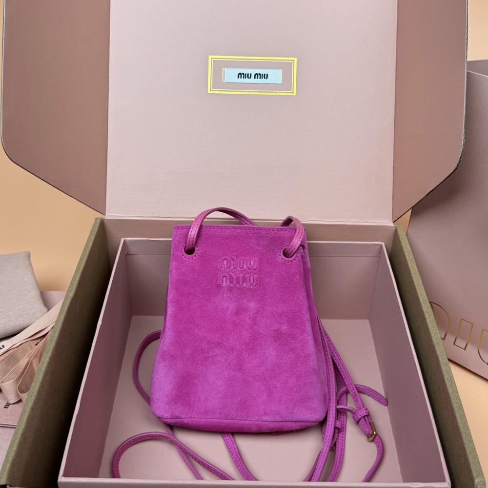 高仿miumiu*5NR460絨面羊皮水桶包粉紫色免檢版