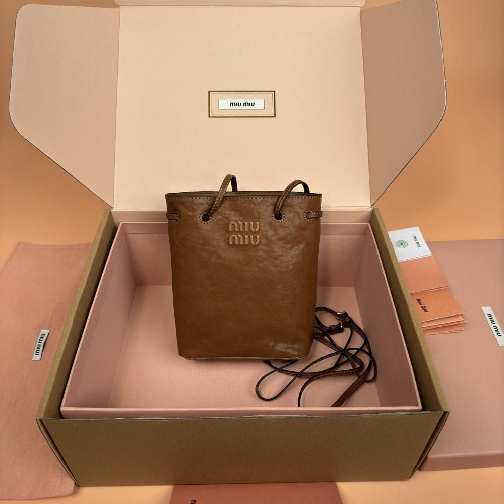 高仿miumiu*5NR460小羊皮水桶包棕色免檢版