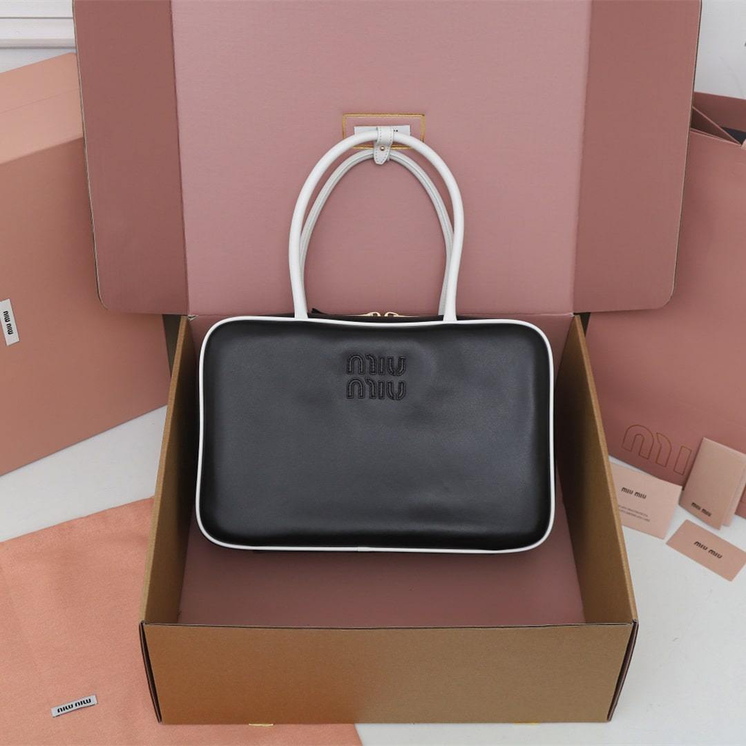 高仿miumiu*Beau系列5BB172小牛皮手袋黑白色免檢版