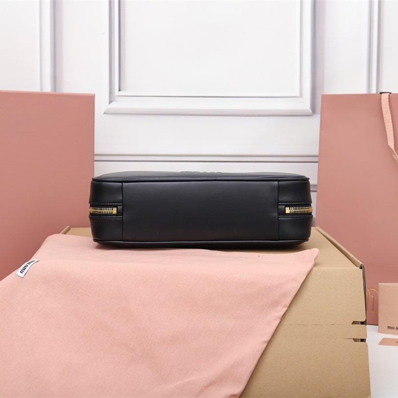高仿miumiu*5BB172壓紋LOGO手提包小牛皮黑色免檢版