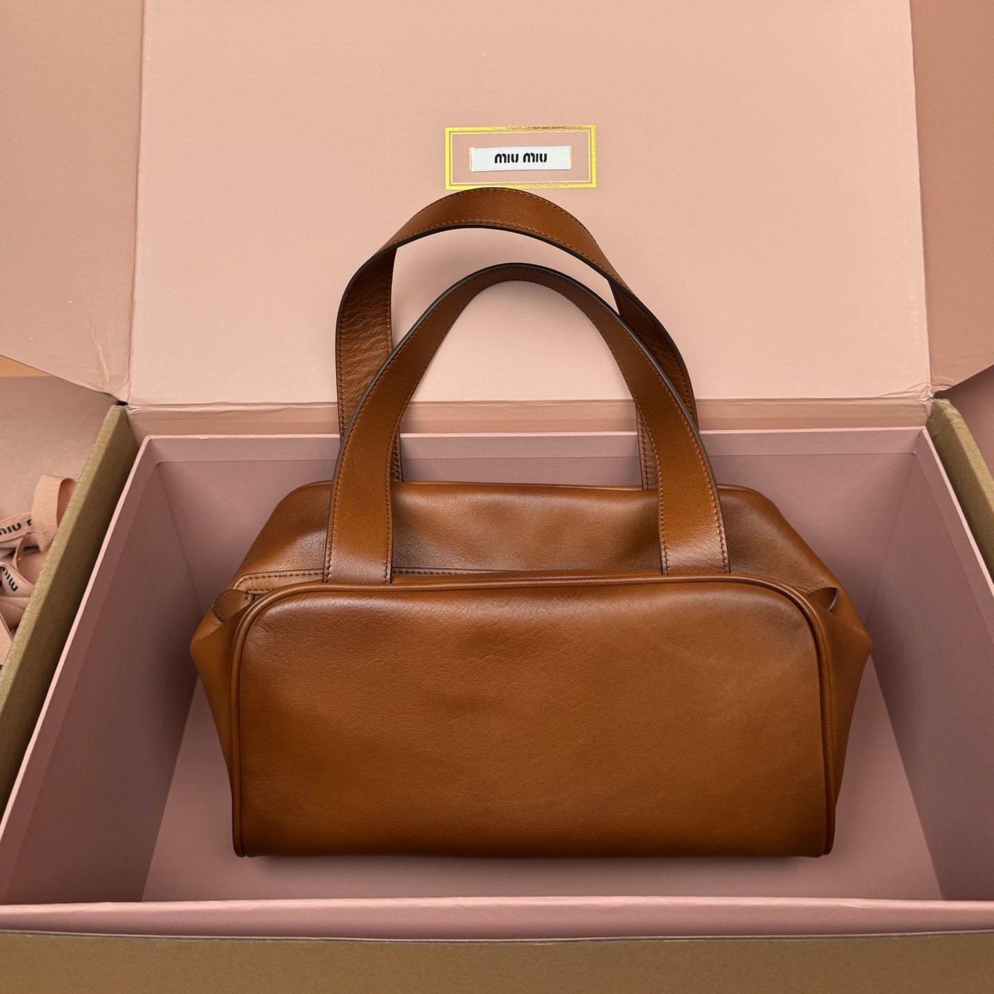 高仿miumiu*5BB182小牛皮手提包干邑色免檢版