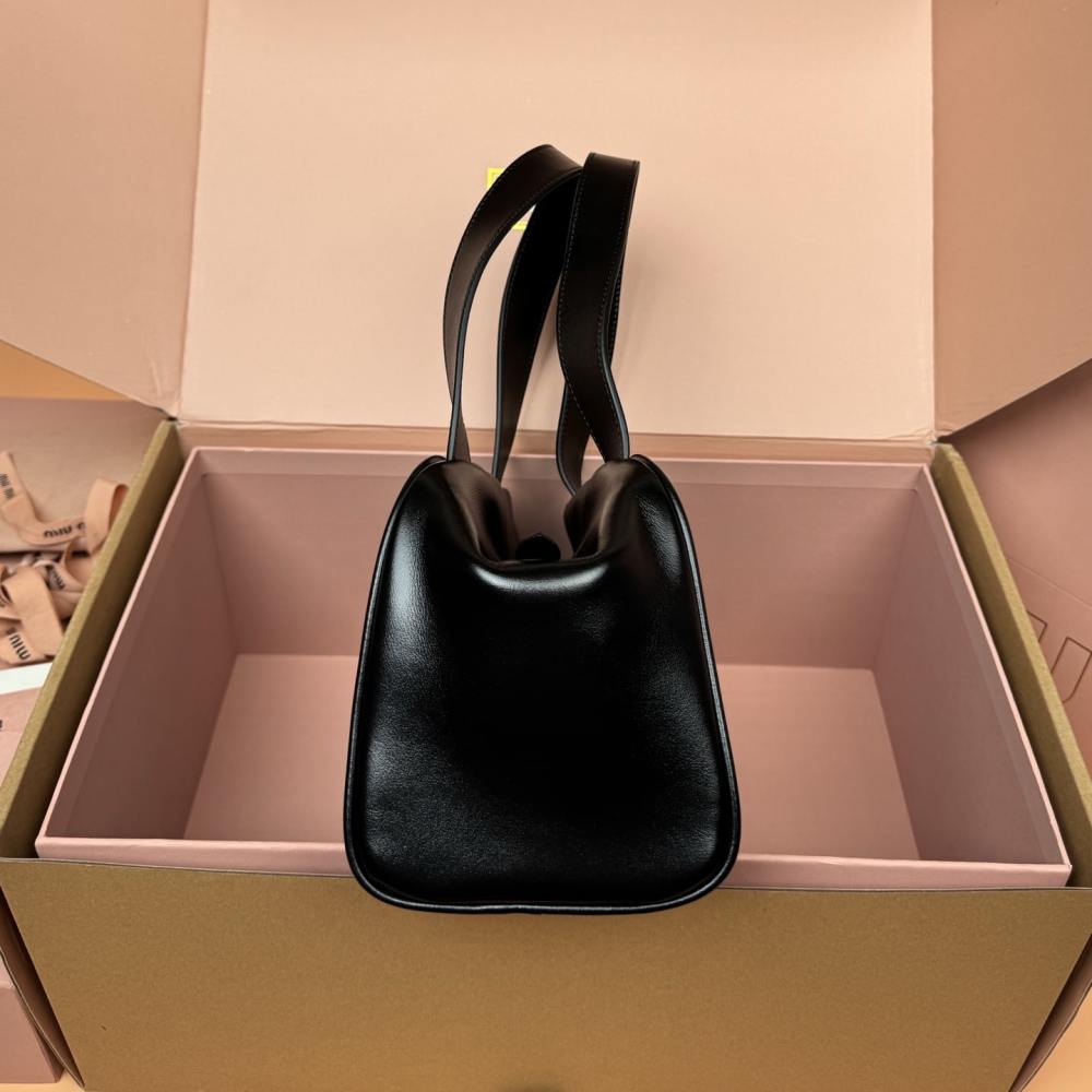 高仿miumiu*5BB182小牛皮手提包黑色免檢版