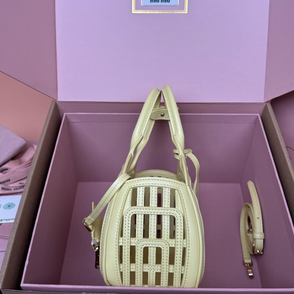 高仿miumiu*5BA294小牛皮鏤空手提包黃色免檢版