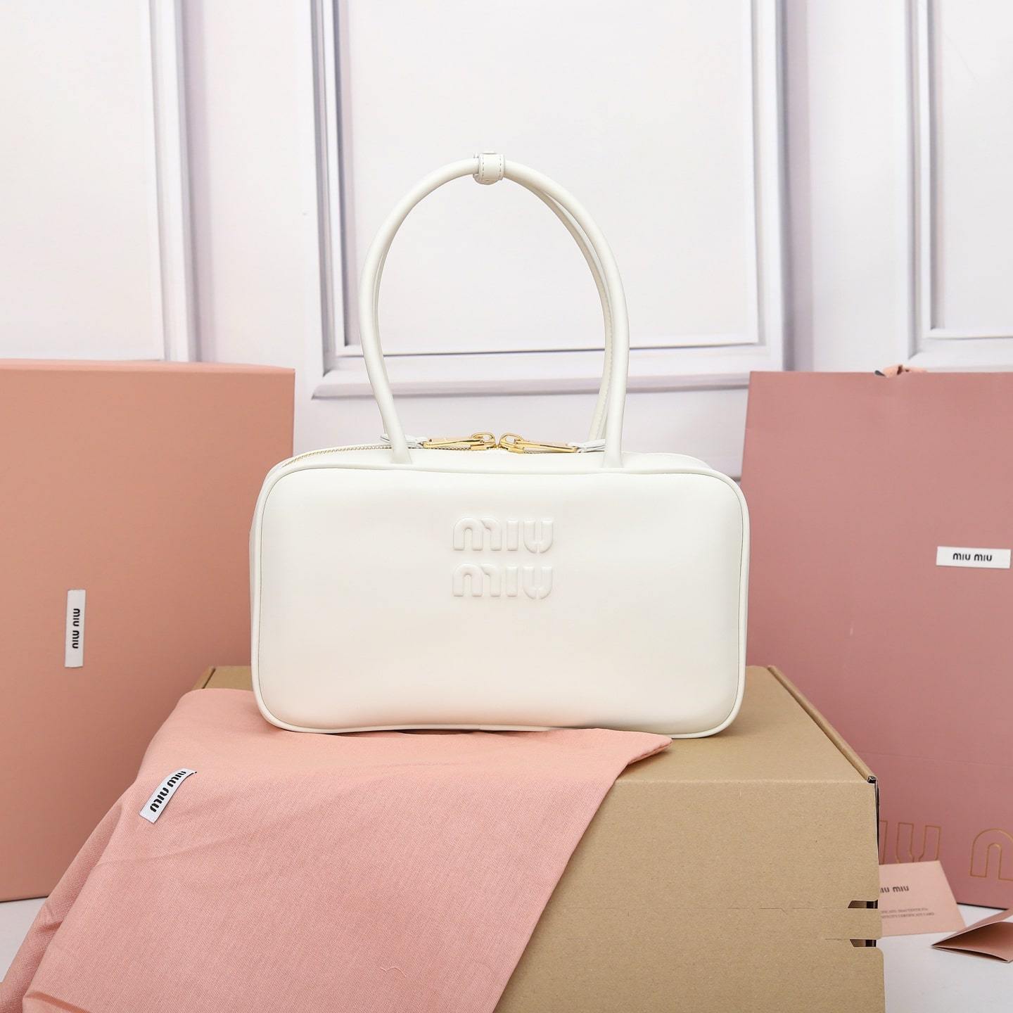 高仿miumiu*5BB172壓紋LOGO手提包小牛皮白色免檢版