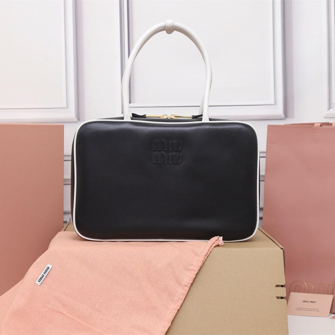 高仿miumiu*Beau系列5BB172小牛皮手袋黑白色免檢版