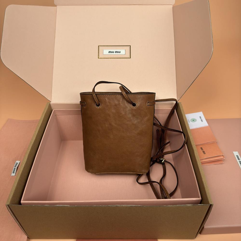 高仿miumiu*5NR460小羊皮水桶包棕色免檢版