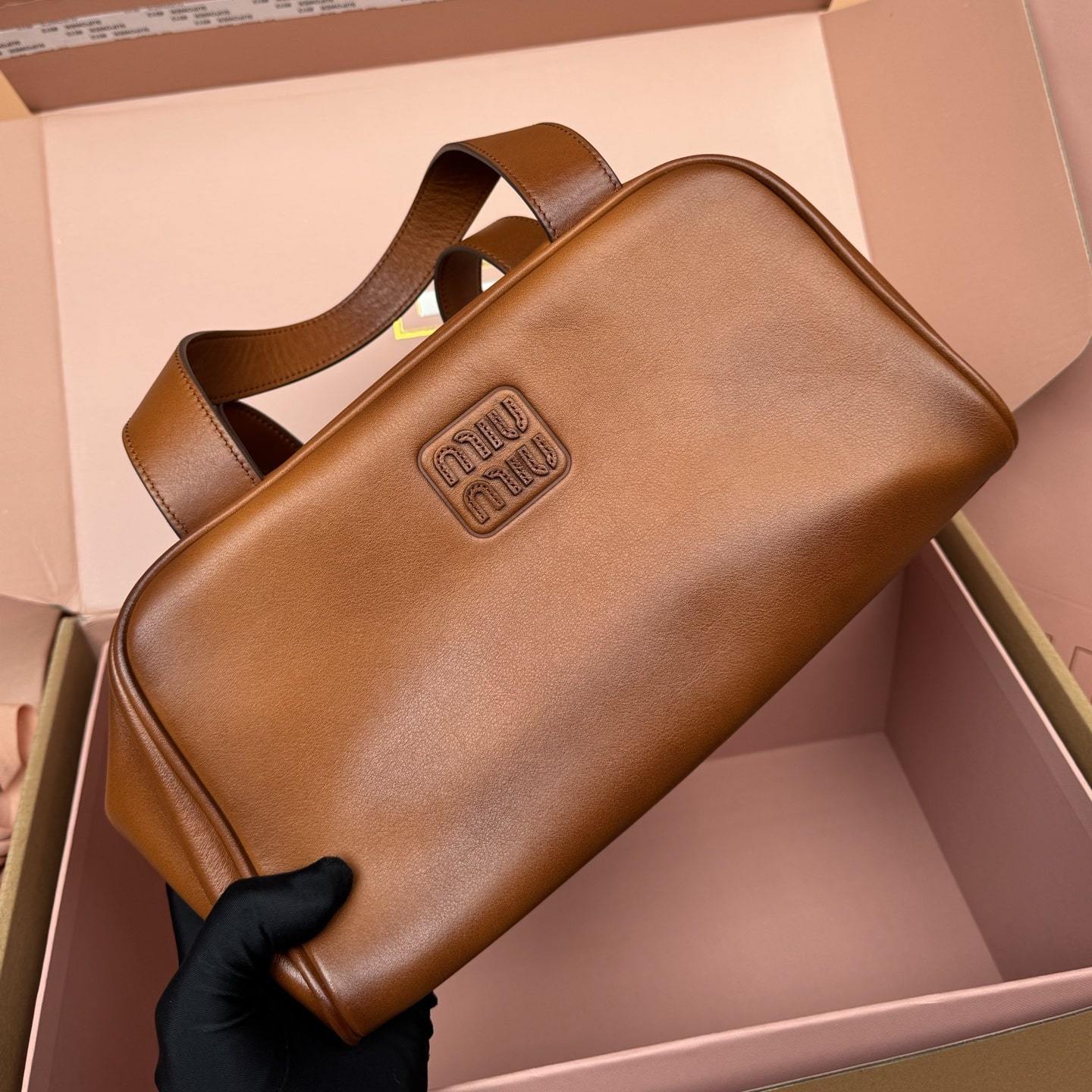 高仿miumiu*5BB182小牛皮手提包干邑色免檢版