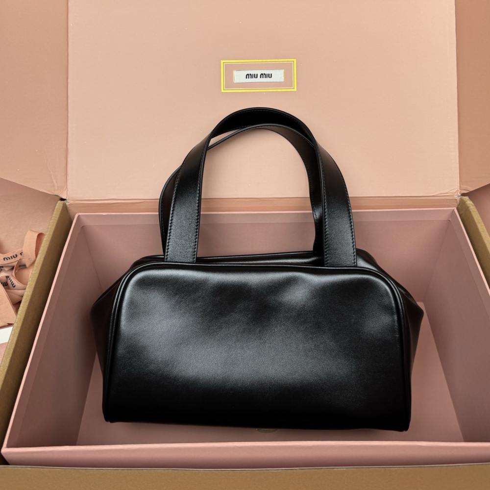 高仿miumiu*5BB182小牛皮手提包黑色免檢版