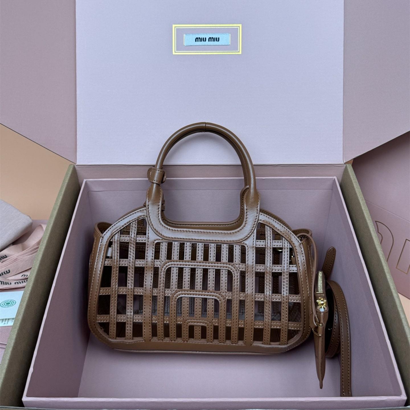 高仿miumiu*5BA294小牛皮鏤空手提包棕色免檢版