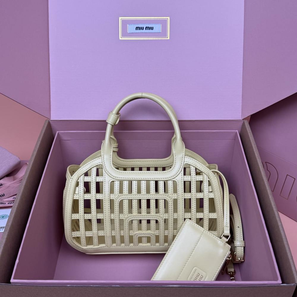 高仿miumiu*5BA294小牛皮鏤空手提包黃色免檢版