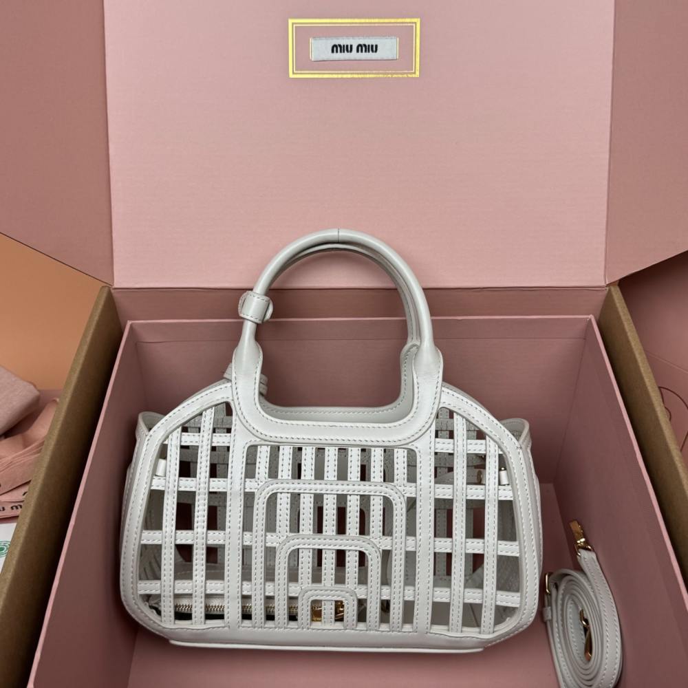 高仿miumiu*5BA294小牛皮鏤空手提包白色免檢版
