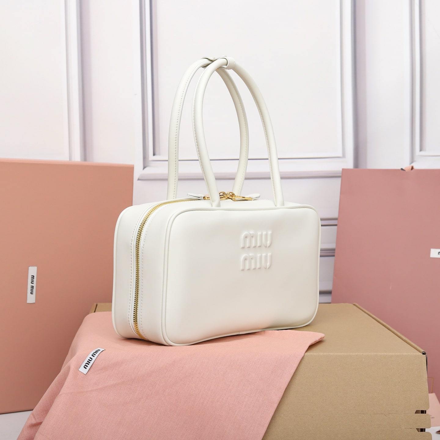 高仿miumiu*5BB172壓紋LOGO手提包小牛皮白色免檢版
