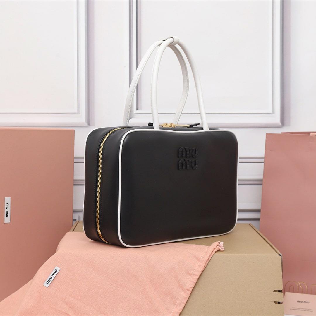 高仿miumiu*Beau系列5BB172小牛皮手袋黑白色免檢版