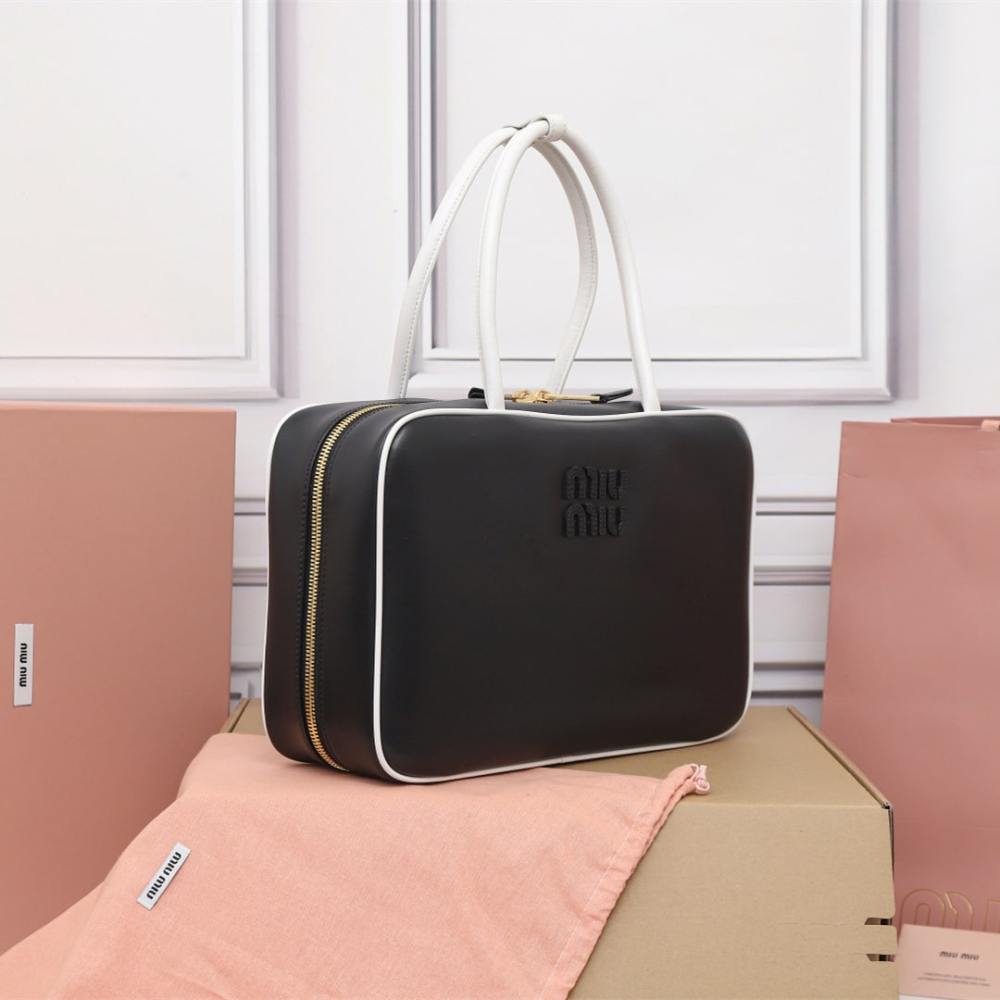 高仿miumiu*Beau系列5BB172小牛皮手袋黑白色免檢版