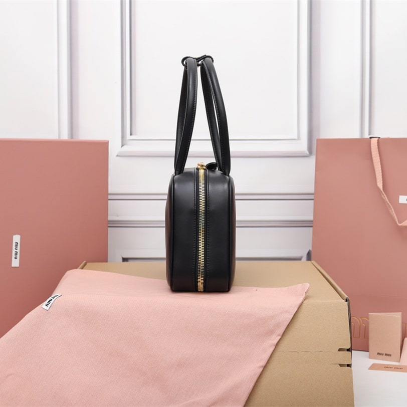 高仿miumiu*5BB172壓紋LOGO手提包小牛皮黑色免檢版