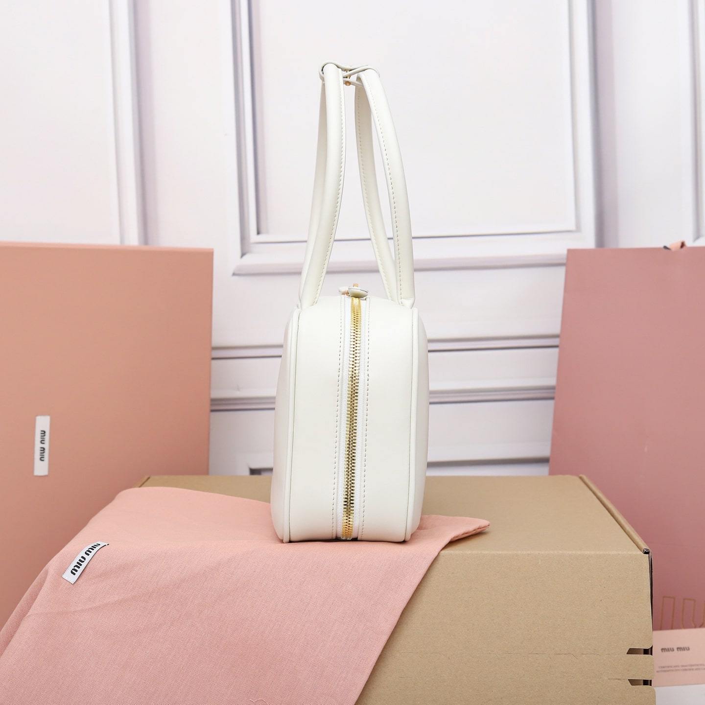 高仿miumiu*5BB172壓紋LOGO手提包小牛皮白色免檢版