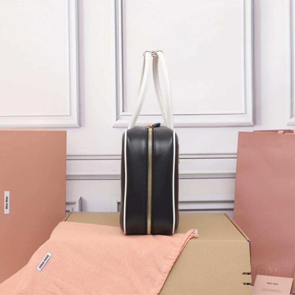 高仿miumiu*Beau系列5BB172小牛皮手袋黑白色免檢版