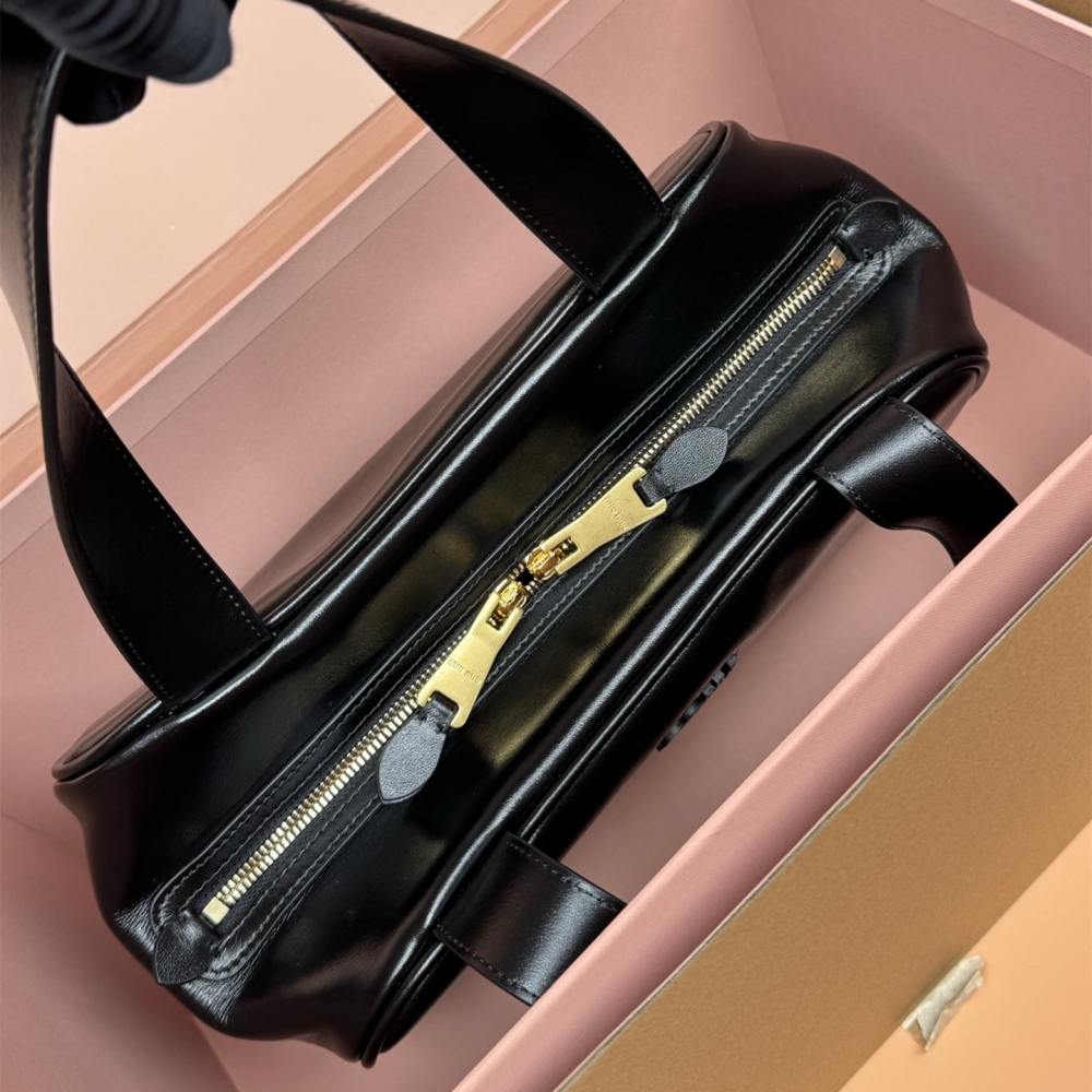 高仿miumiu*5BB182小牛皮手提包黑色免檢版