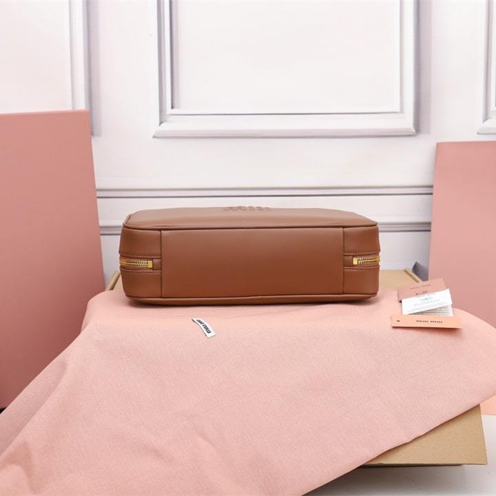 高仿miumiu*5BB172壓紋LOGO手提包小牛皮棕色免檢版
