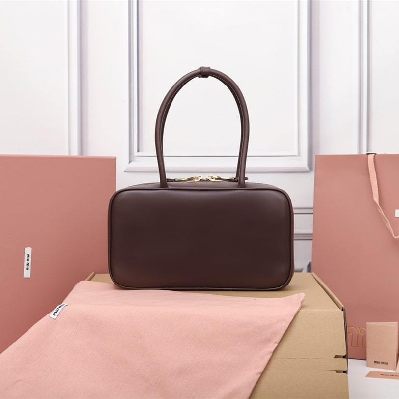 高仿miumiu*5BB172壓紋LOGO手提包小牛皮石楠木色免檢版