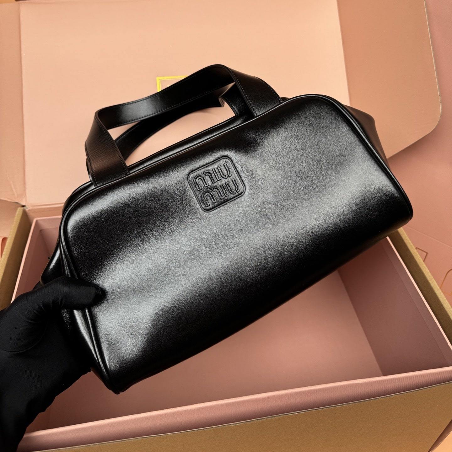 高仿miumiu*5BB182小牛皮手提包黑色免檢版