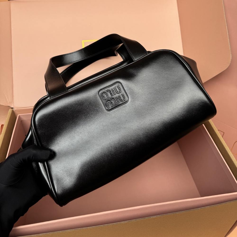 高仿miumiu*5BB182小牛皮手提包黑色免檢版