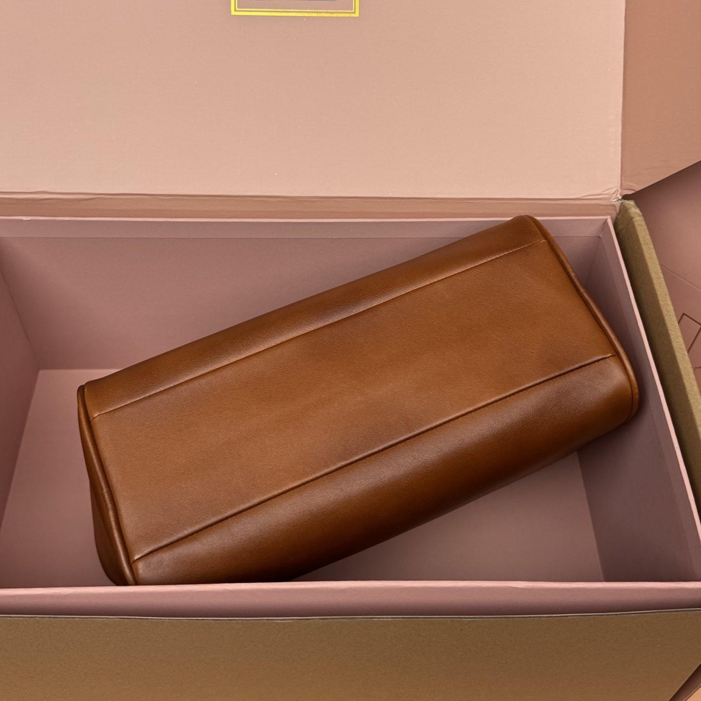 高仿miumiu*5BB182小牛皮手提包干邑色免檢版