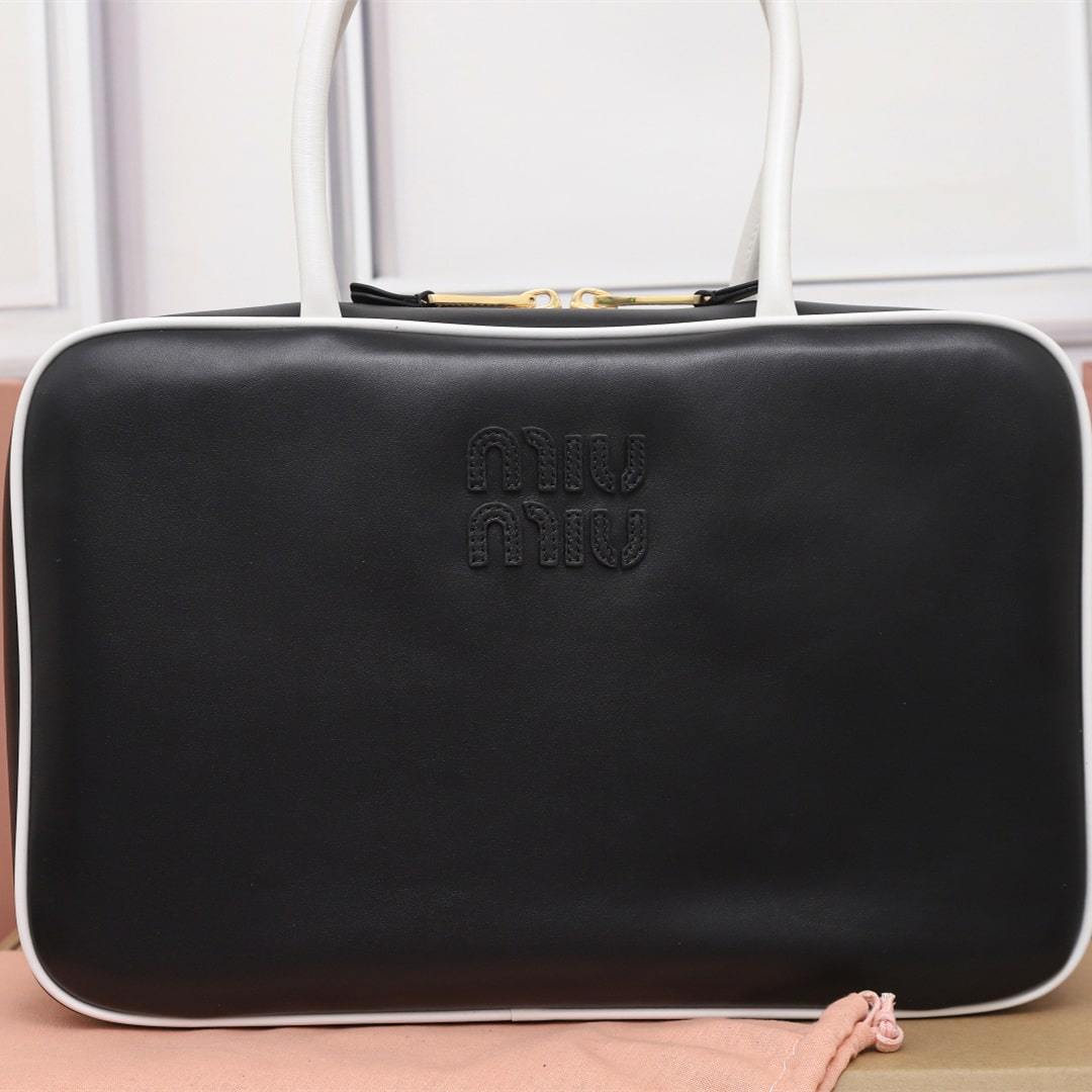 高仿miumiu*Beau系列5BB172小牛皮手袋黑白色免檢版