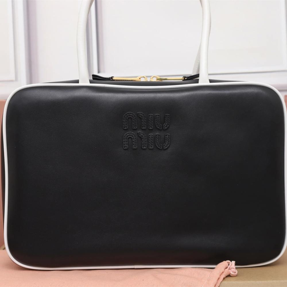 高仿miumiu*Beau系列5BB172小牛皮手袋黑白色免檢版