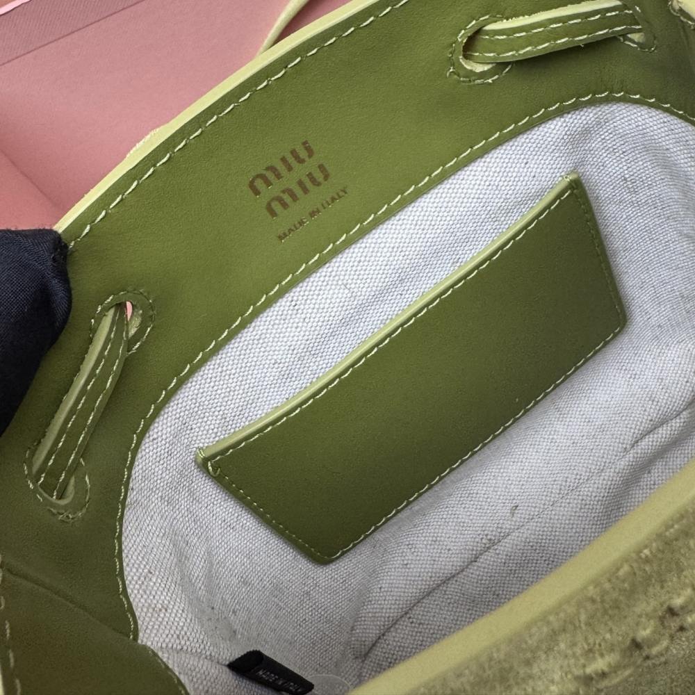 高仿miumiu*5NR460絨面羊皮水桶包橄欖綠免檢版