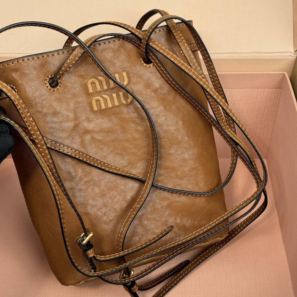 高仿miumiu*5NR460小羊皮水桶包棕色免檢版