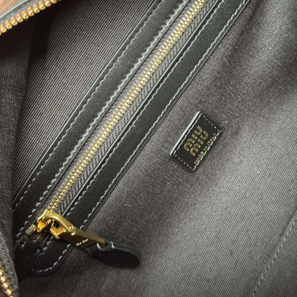 高仿miumiu*5BB182小牛皮手提包黑色免檢版