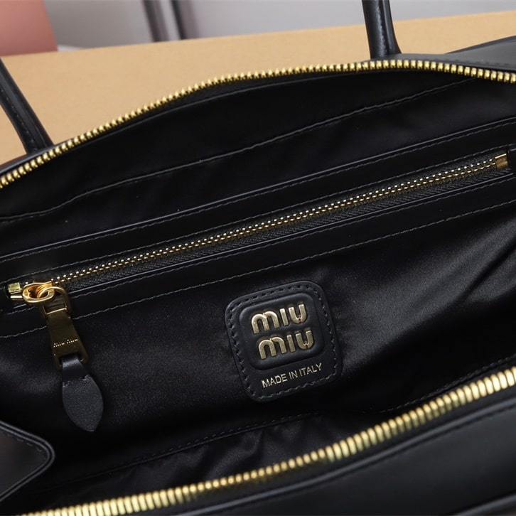 高仿miumiu*5BB172壓紋LOGO手提包小牛皮黑色免檢版