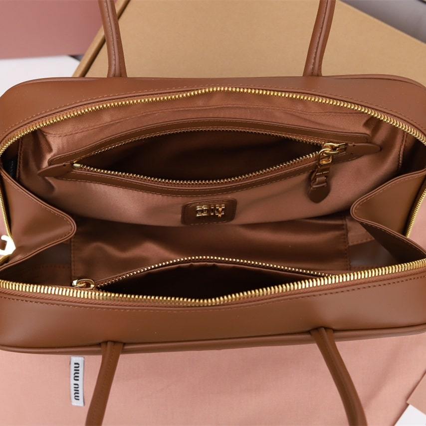 高仿miumiu*5BB172壓紋LOGO手提包小牛皮棕色免檢版