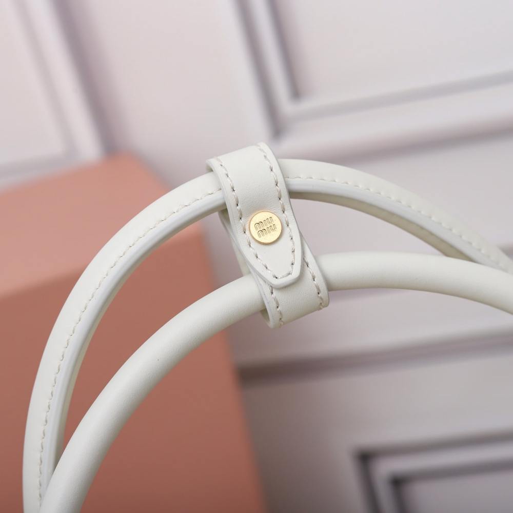 高仿miumiu*5BB172壓紋LOGO手提包小牛皮白色免檢版