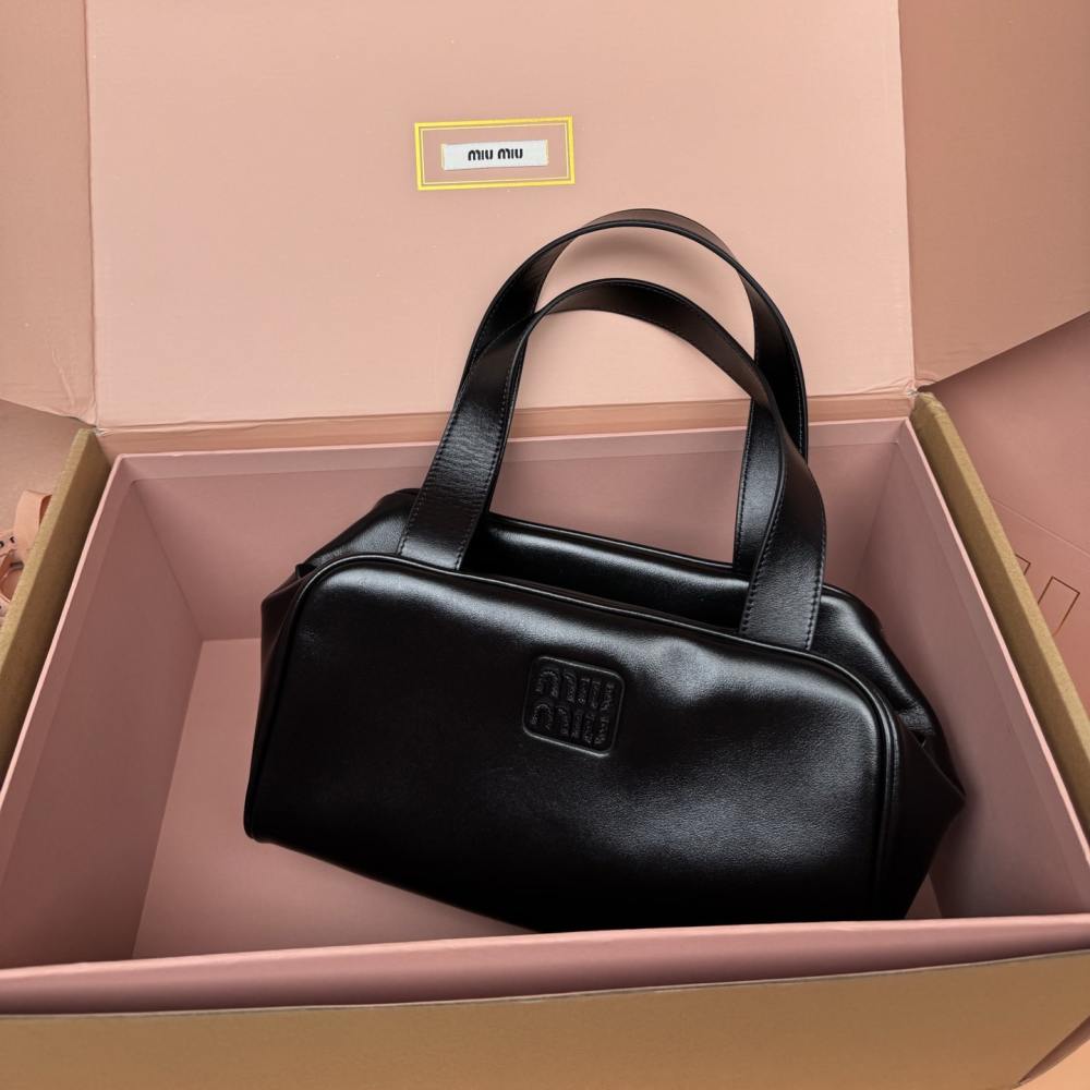 高仿miumiu*5BB182小牛皮手提包黑色免檢版